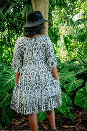 Cosmopolitan Short Dress – Grey Damask